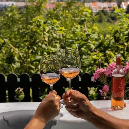 Konukevi Chillinn Rose