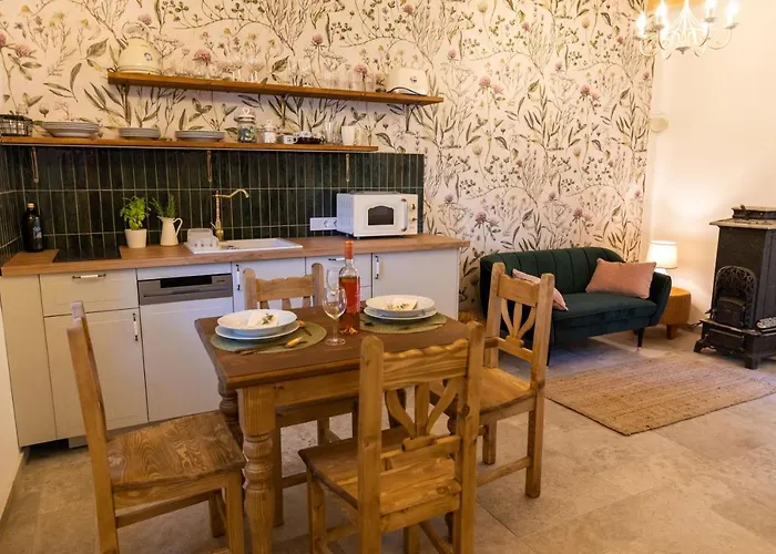 Chillinn Rose Гостьовий будинок Еґер